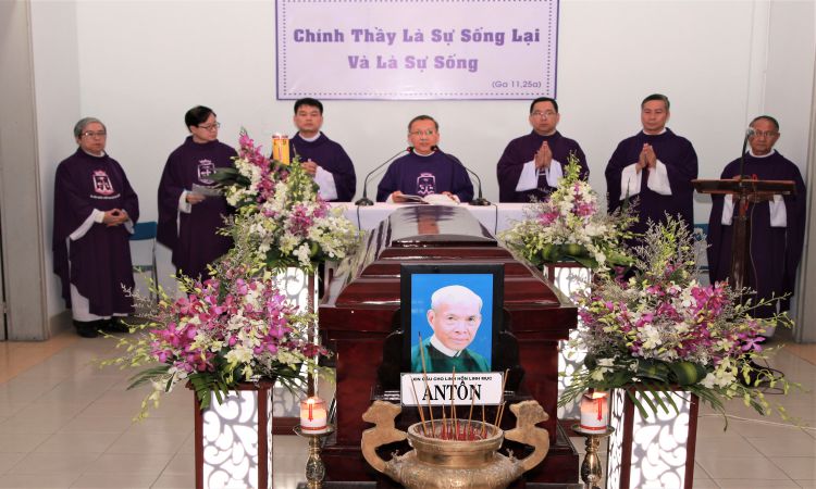 Gx. Đức Mẹ Hằng Cứu Giúp dâng thánh lễ cầu nguyện cho Cha Antôn Nguyễn Văn Trung C.Ss.R