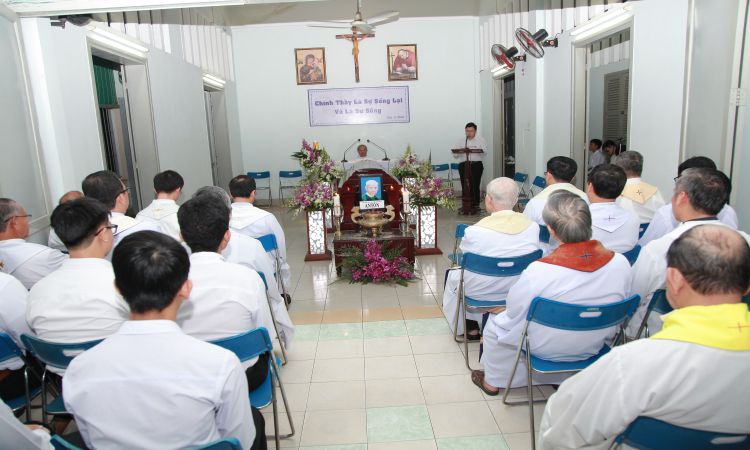 Kinh sáng – Thánh lễ cầu nguyện cho cha Antôn Nguyễn Văn Trung C.Ss.R