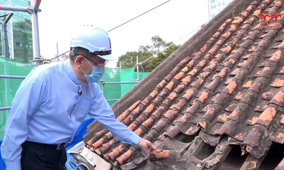 Khảo sát và tháo mái ngói Âm Dương – Trùng tu Nhà thờ Đức Bà Sài Gòn