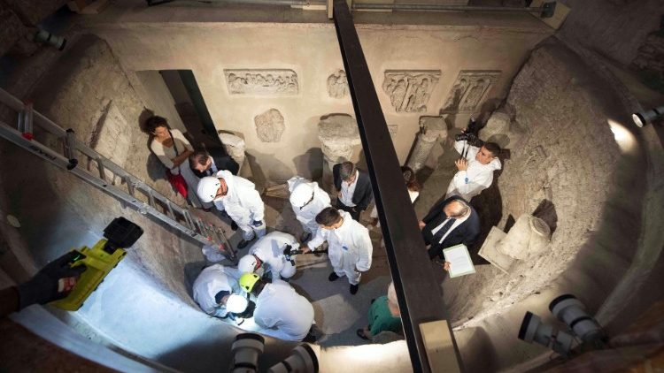 Các mảnh xương tìm thấy trong nghĩa trang ở Vatican không phải của thiếu nữ mất tích