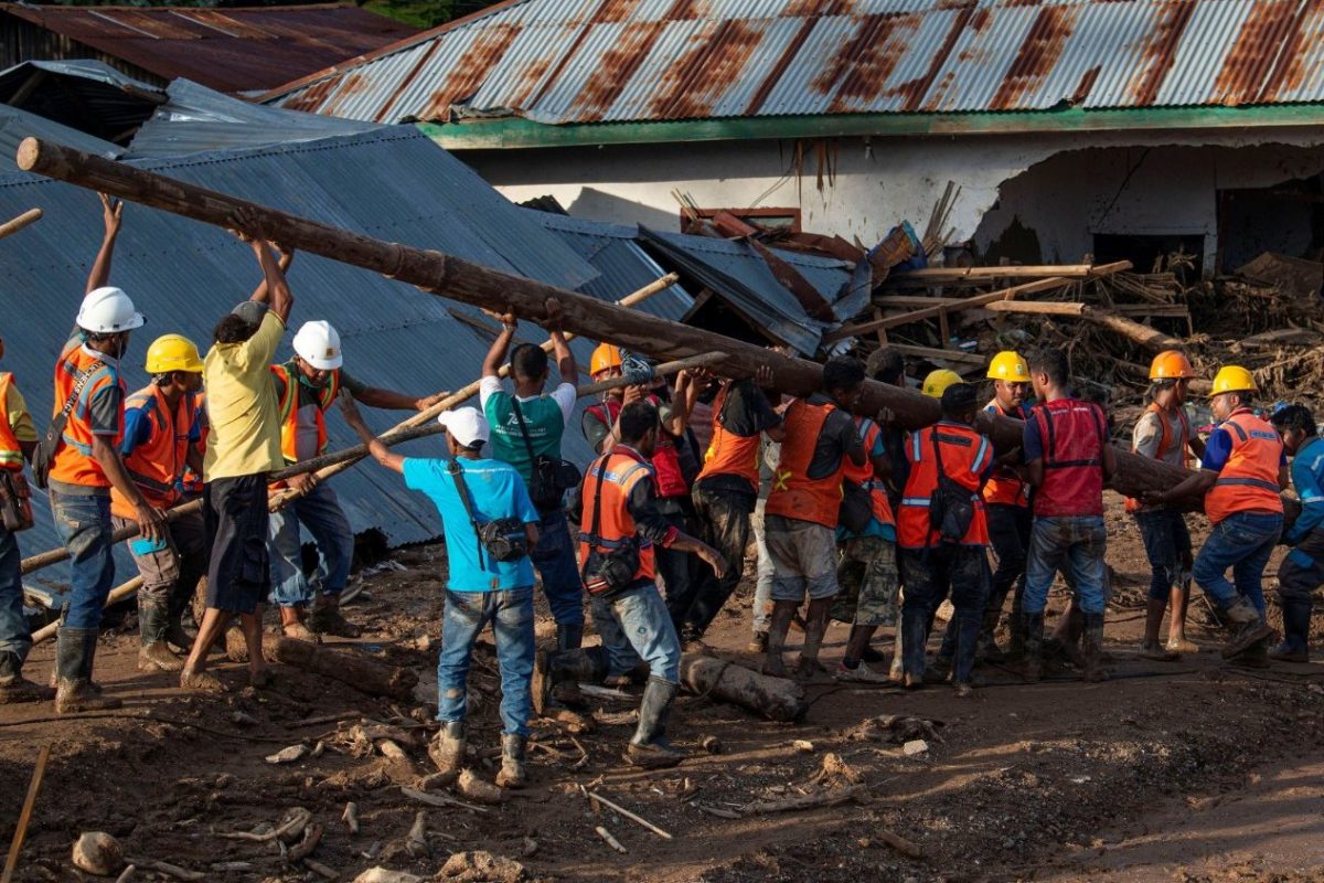 Caritas Indonesia tham gia cứu hộ các nạn nhân của thiên tai lốc xoáy