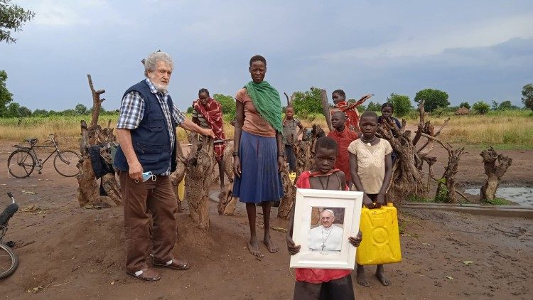 ĐTC giúp xây dựng một giếng nước cho trẻ em Moroto ở Uganda