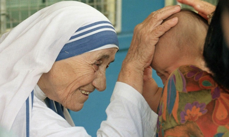 Mẹ Têrêxa Calcutta – Vị Thánh Thực Thi Lòng Thương Xót Chúa