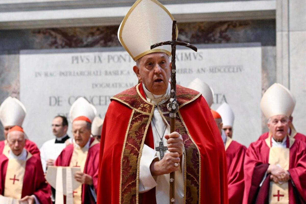ĐTC Phanxicô chủ sự Thánh lễ cầu nguyện cho Đức Biển Đức XVI và các Hồng y và Giám mục qua đời trong một năm qua
